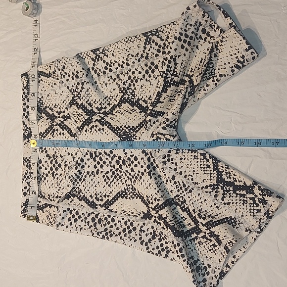 Balance Athletica biker skirts - Picture 2 of 5